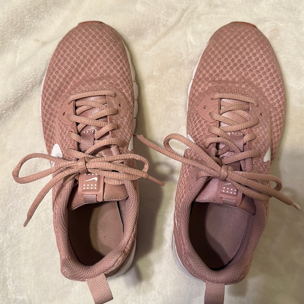 NIKE WOMENS Size 6.5 AIR Max Motion
